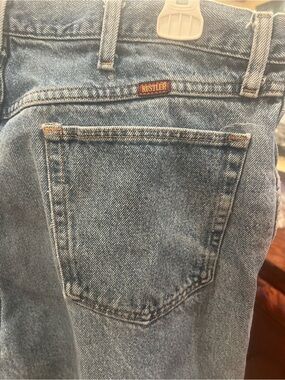 Rustler Men's Light Wash Relaxed Straight Jeans